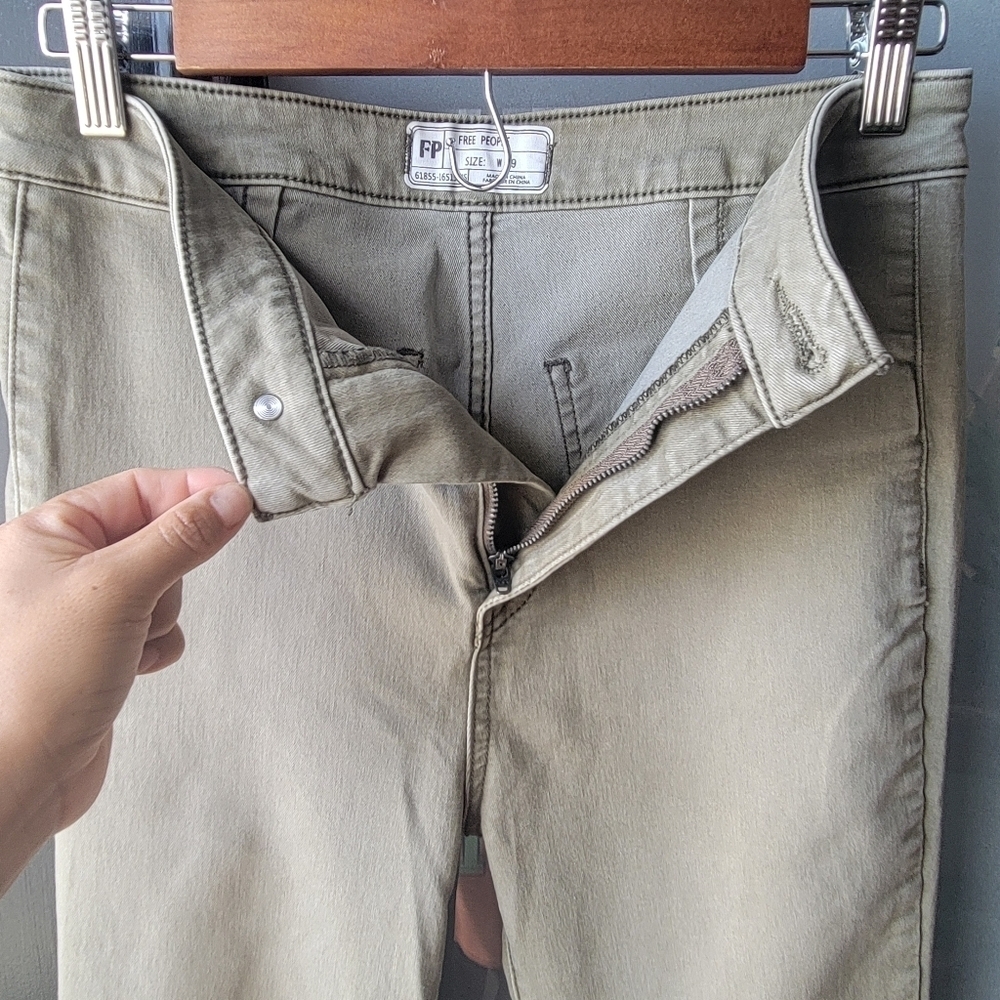 Free People Waist 29" Extreme Flared Bootcut Olive Clear Green Rise 11" in Retro - Picture 4 of 10